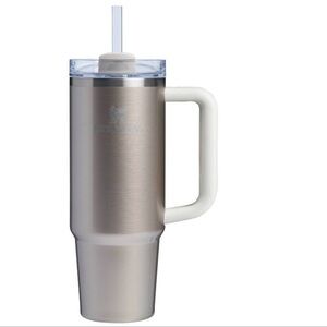 Stanley & e.l.f. Quencher H2.0 FlowState Tumbler